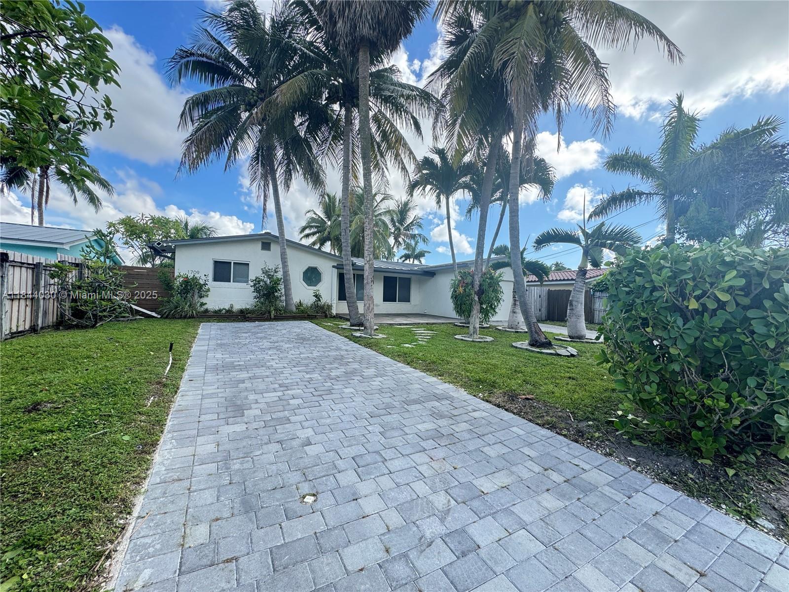 Property Photo: 1709 SW 5th Pl FL 33312