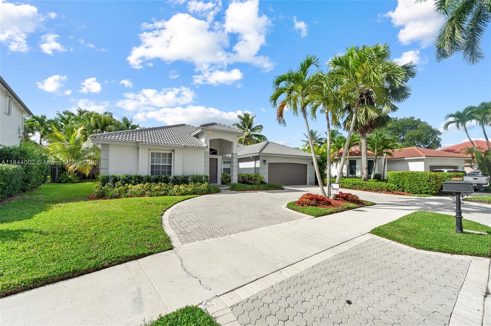 Property Photo: 2587 Jardin Ct FL 33327
