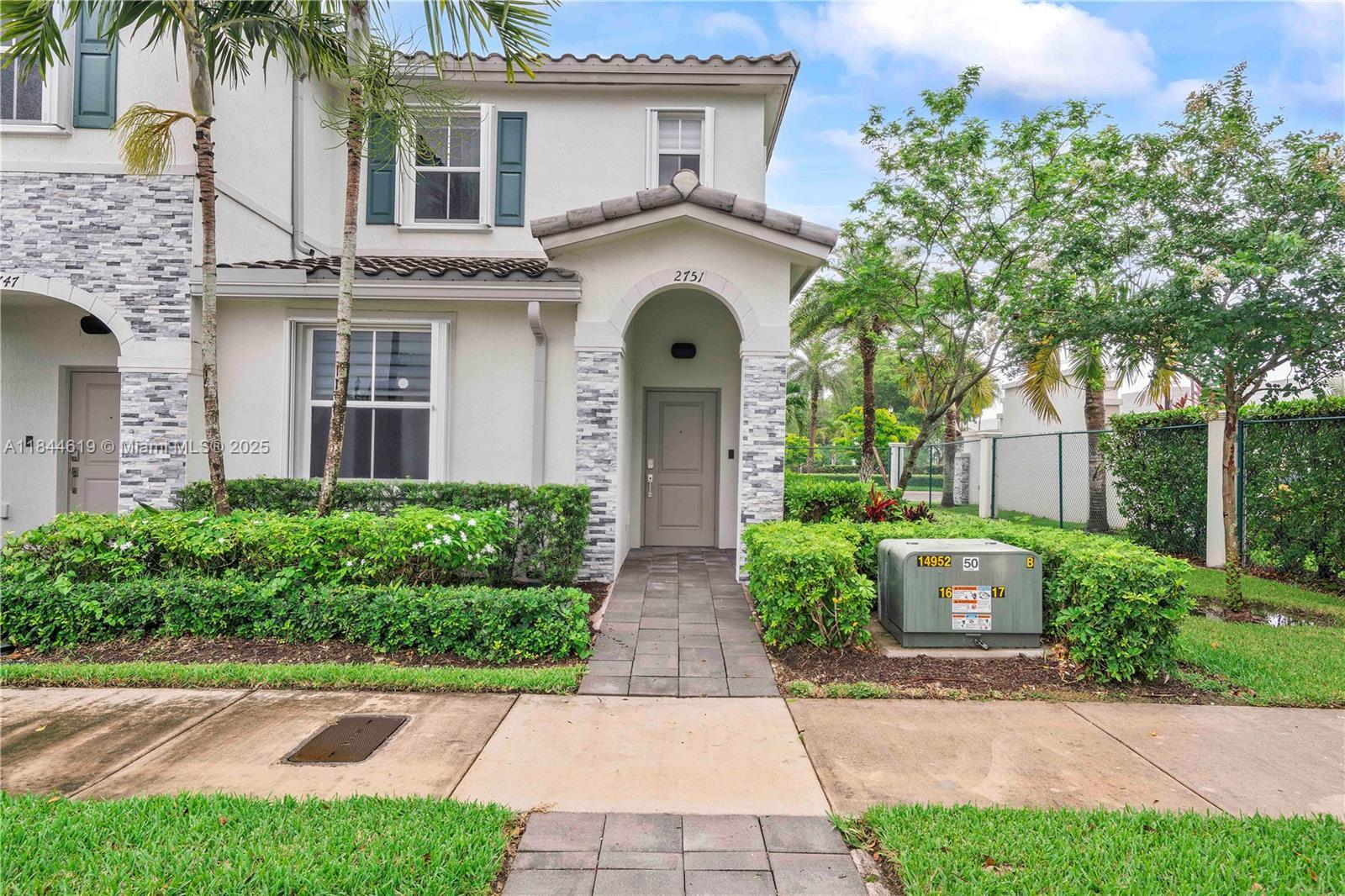Property Photo: 2751 SE 15th St FL 33035