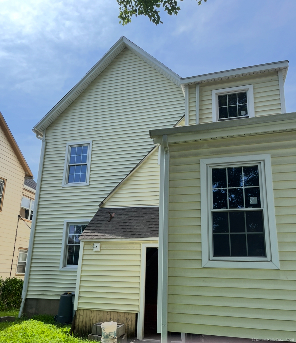 Property Photo:  104 Maple Avenue  CT 06902 