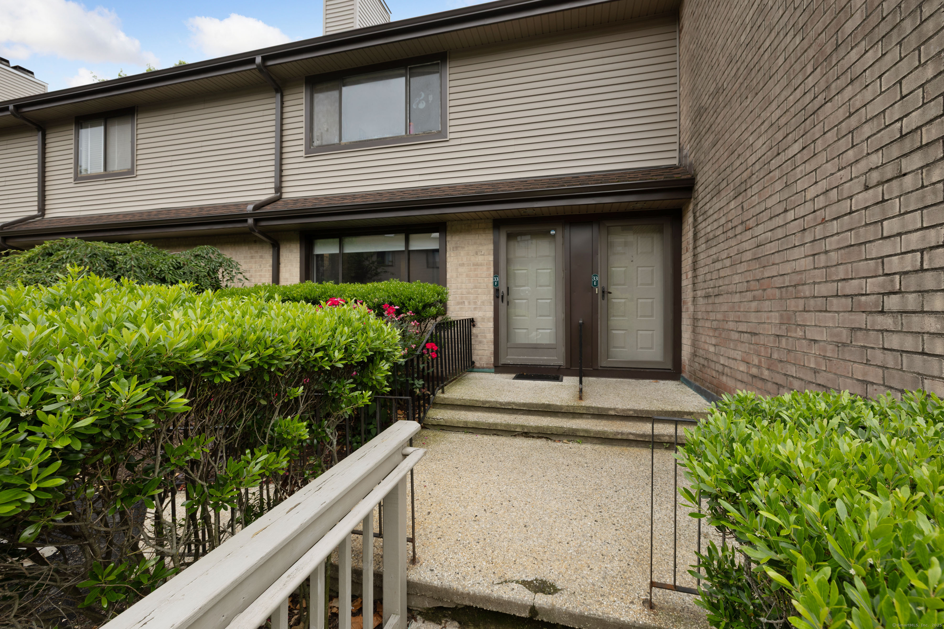 Property Photo:  2539 Bedford Street Apt 33F  CT 06905 