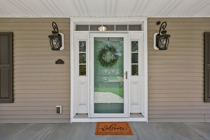 Property Photo:  25 Chester Road  CT 06612 