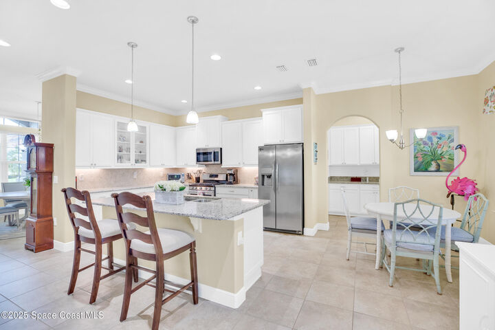 Property Photo: 7201 E Village Square FL 32966