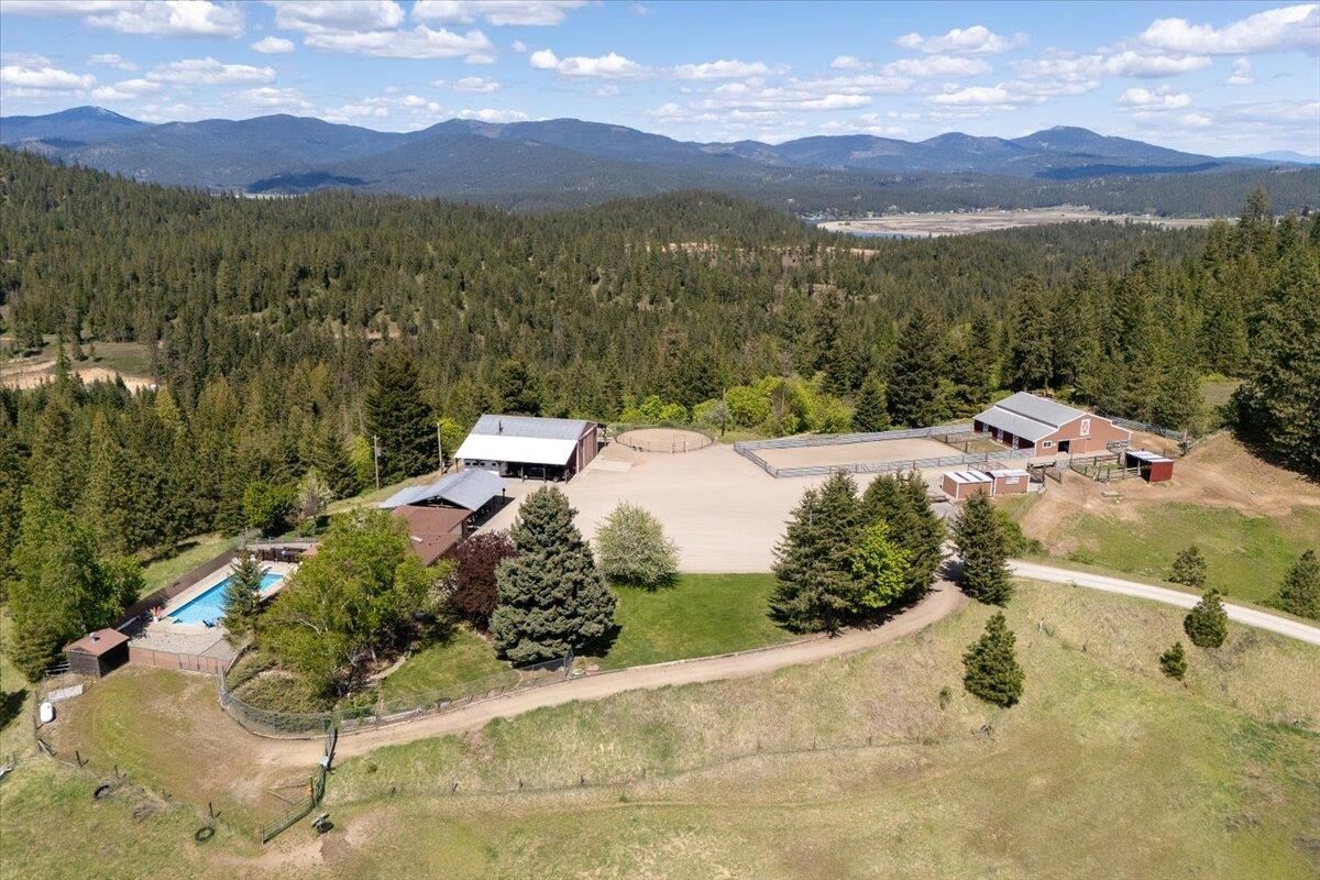 Property Photo:  9305 N Harvard Rd  WA 99025 
