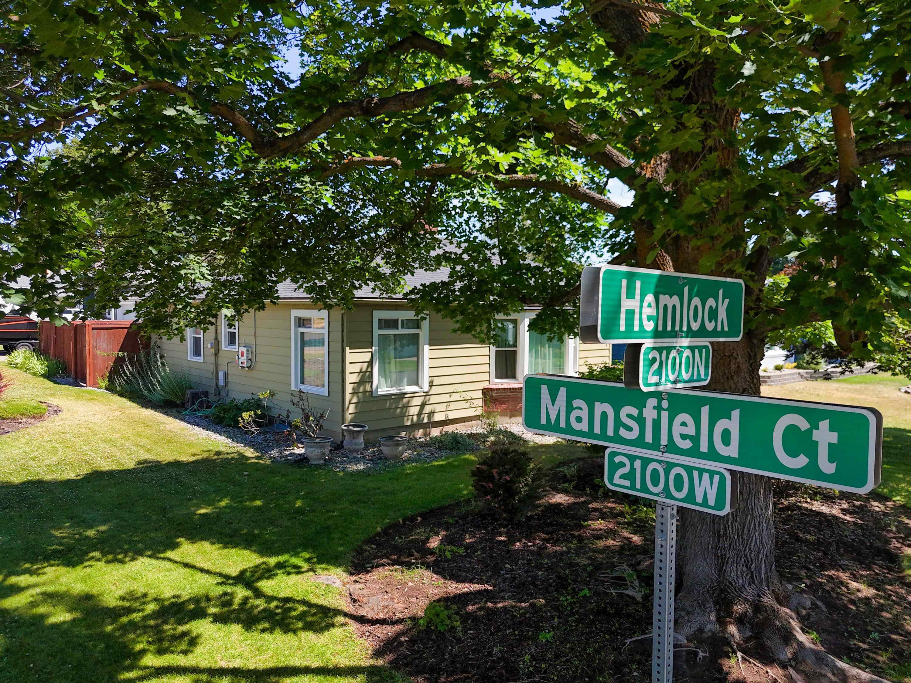 Property Photo: 2118 N Hemlock St WA 99205