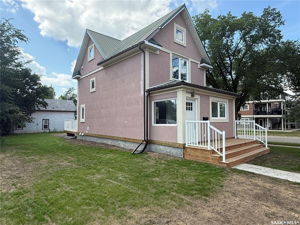Property Photo:  301 3rd Street S  SK S4H 2C5 