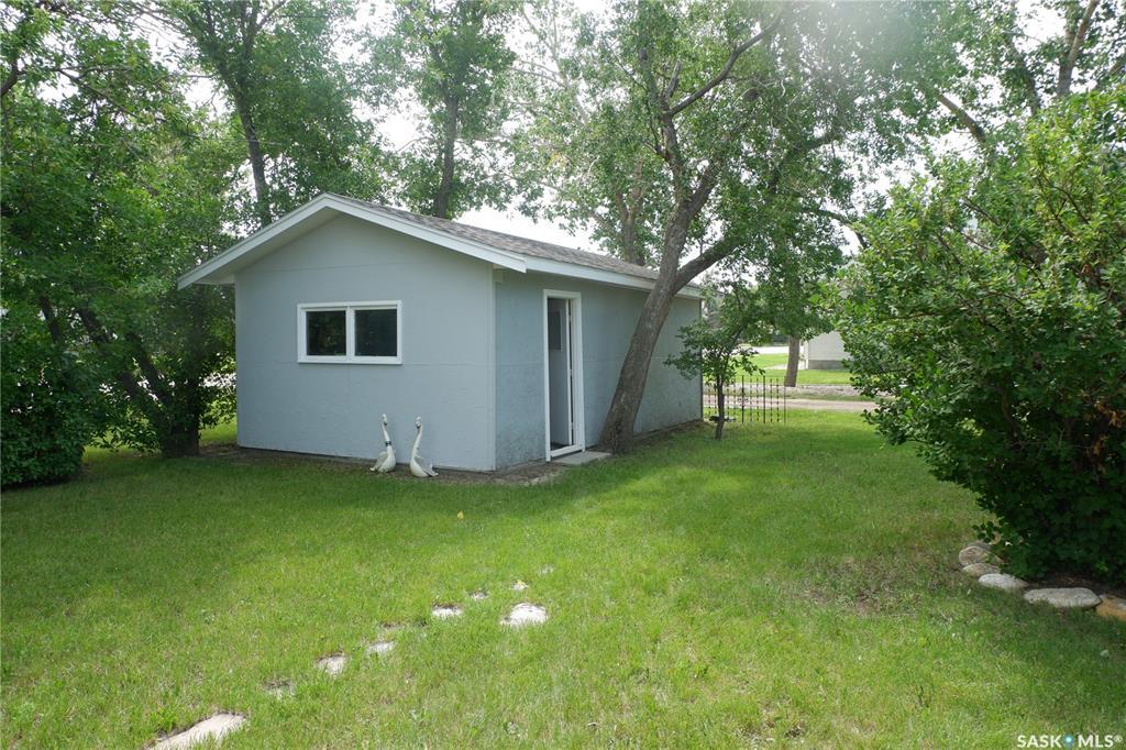 Property Photo:  260 6th Avenue E  SK S0H 1X0 