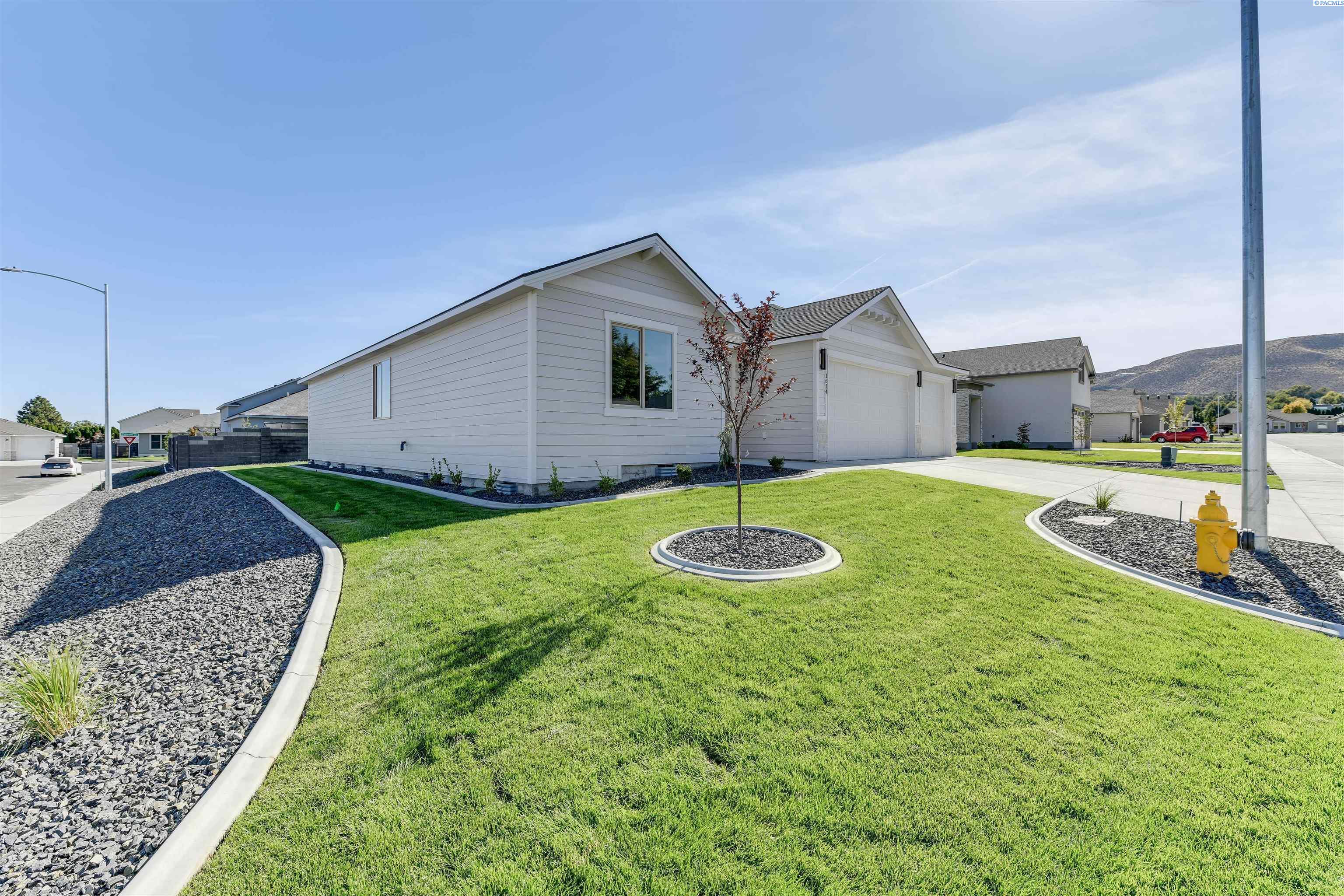 Property Photo: 1614 Livorno Ave WA 99352