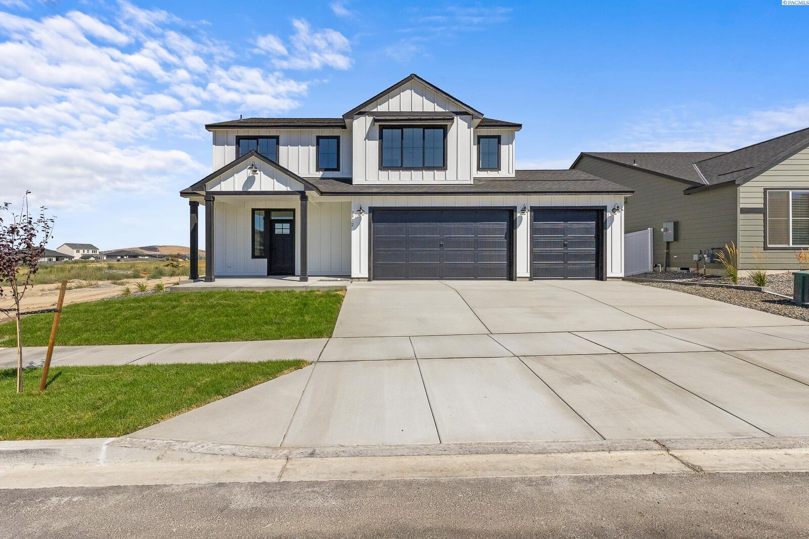 Property Photo:  2972 Tarragon Ave  WA 99352 