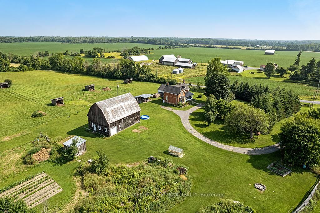 Property Photo:  453 Day Road  ON K7H 3C3 