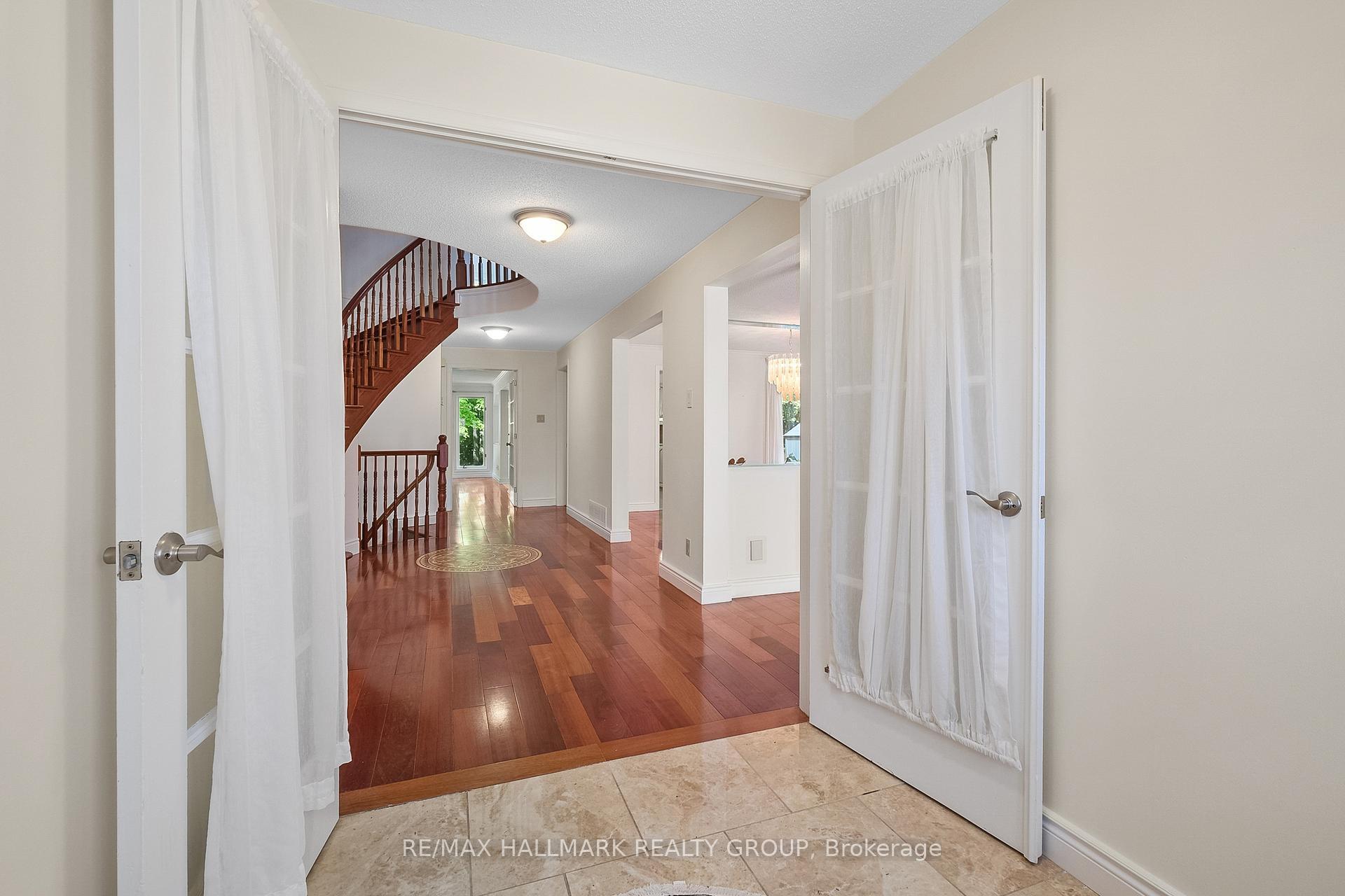 Property Photo:  6203 Beausejour Drive  ON K1C 8E4 
