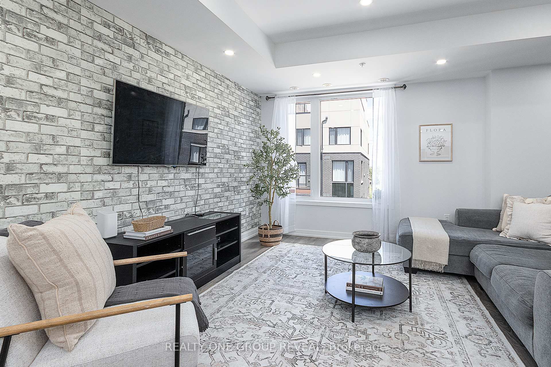 Photo de la propriété: 1555 Kingston Road 118 ON L1V 0E9