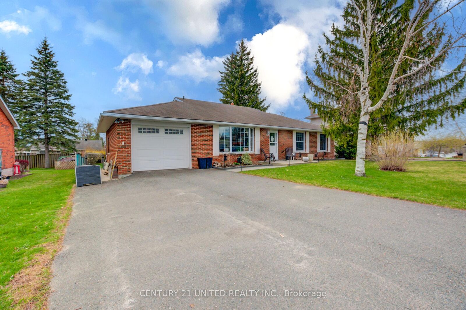 Property Photo:  233 Market Street  ON K0L 1L0 