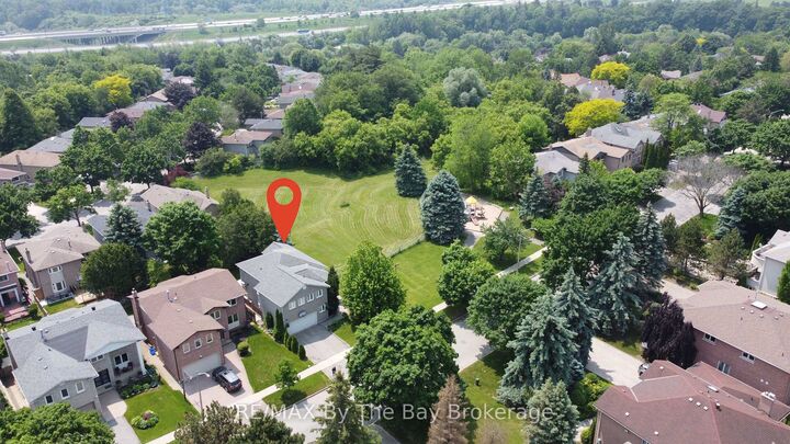 145 Old Surrey Lane  Richmond Hill ON L4C 6R9 photo