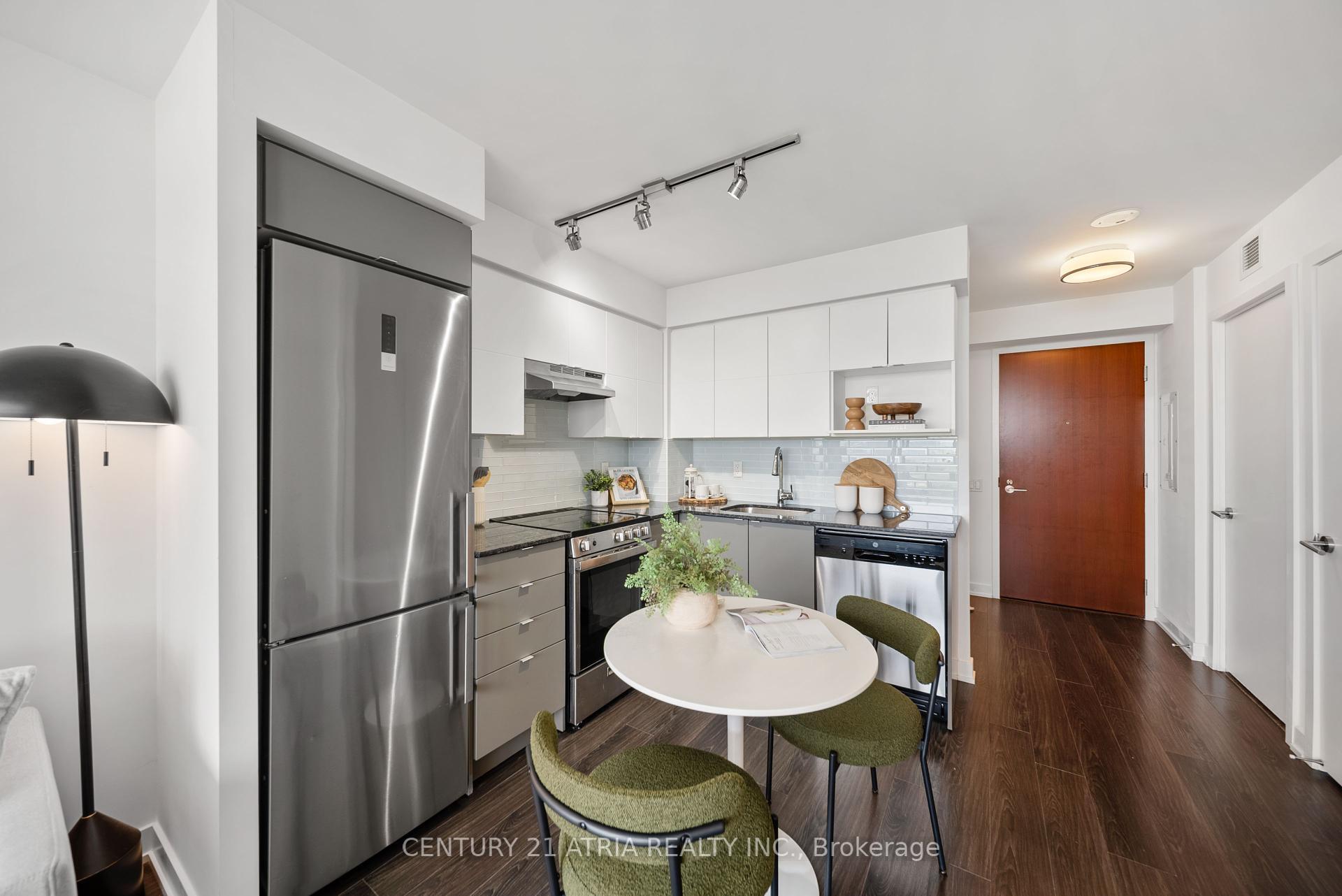 Photo de la propriété: 120 Varna Drive 908 ON M6A 0B3