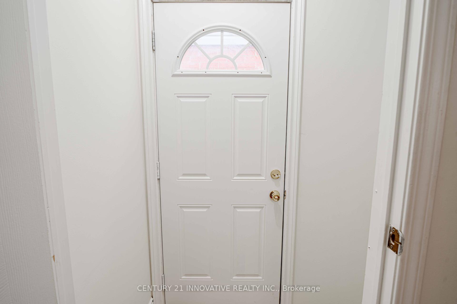 Property Photo:  1524 Avonmore Square Basement  ON L1V 7H3 