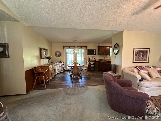 Property Photo: 405 Parkwood Drive OK 74467