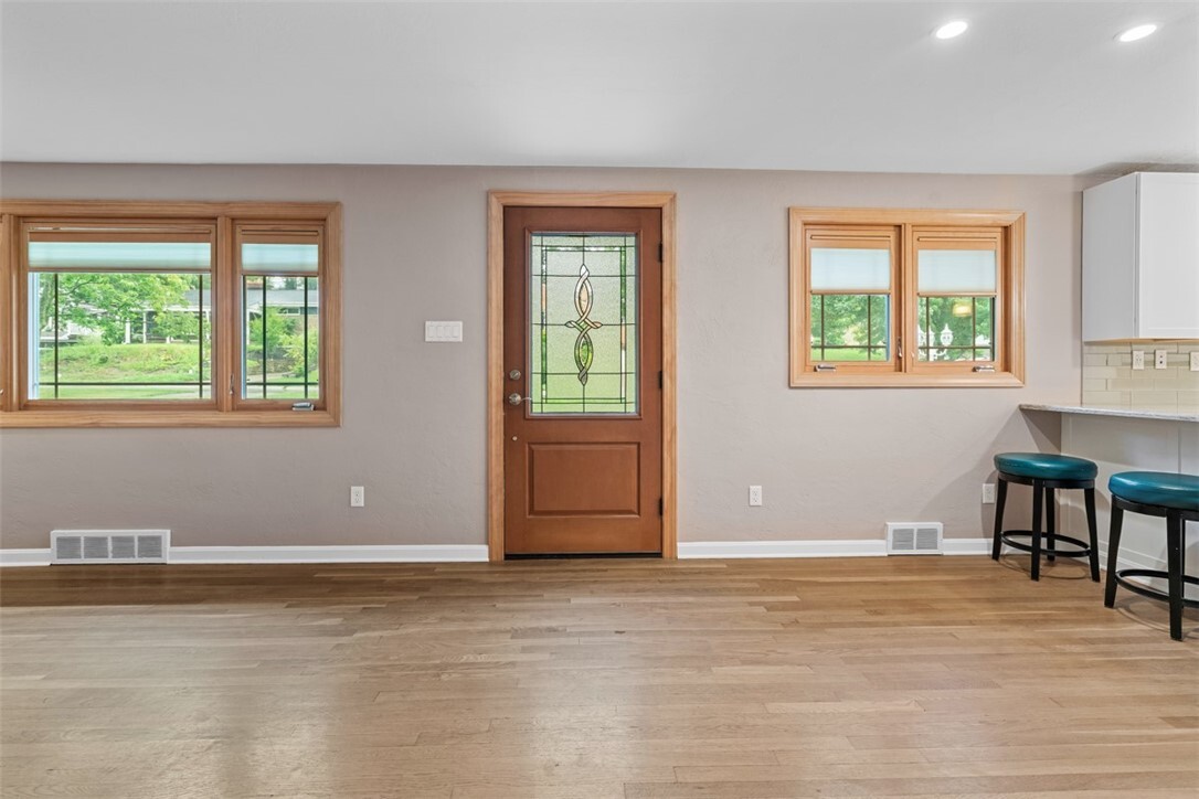Property Photo:  1290 Lakemont Dr  PA 15243 