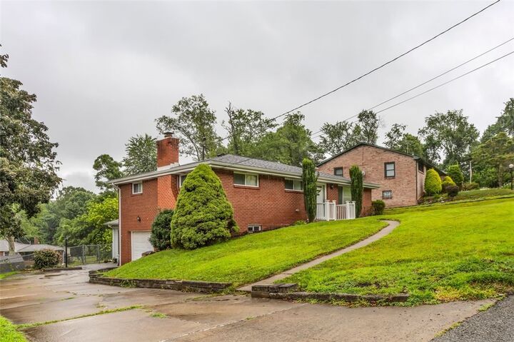 Property Photo: 215 Robin Hood Dr PA 15642