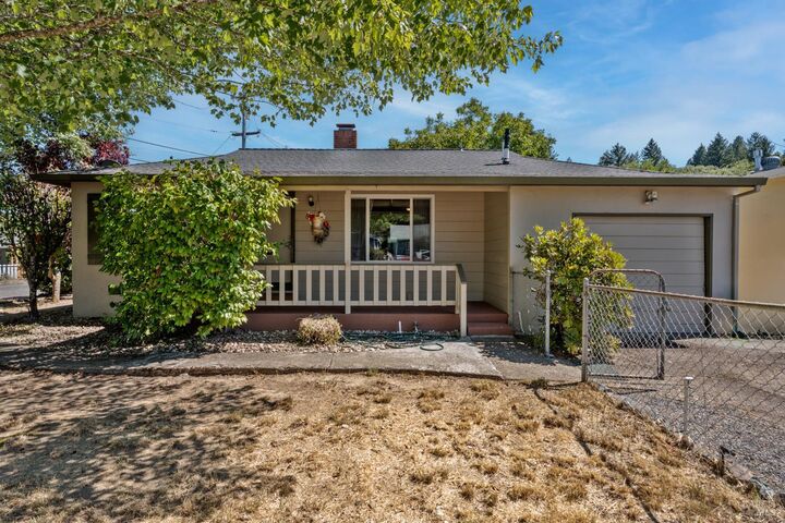 611 Hawthorne Lane  Willits CA 95490 photo