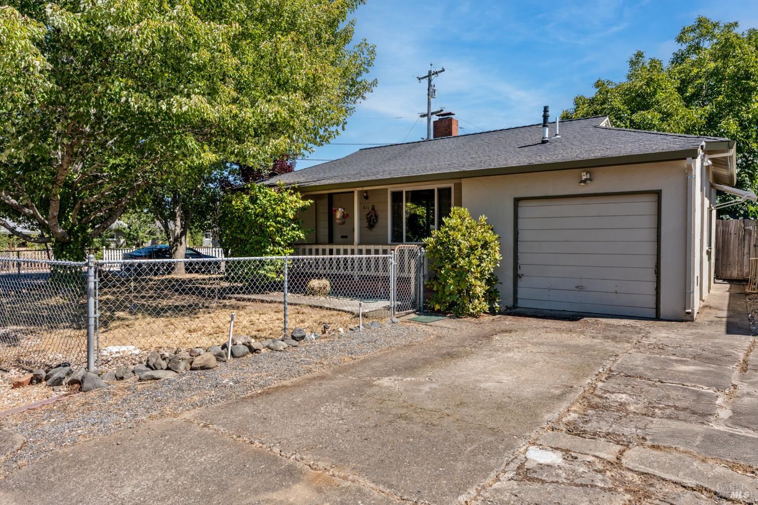 Property Photo:  611 Hawthorne Lane  CA 95490 