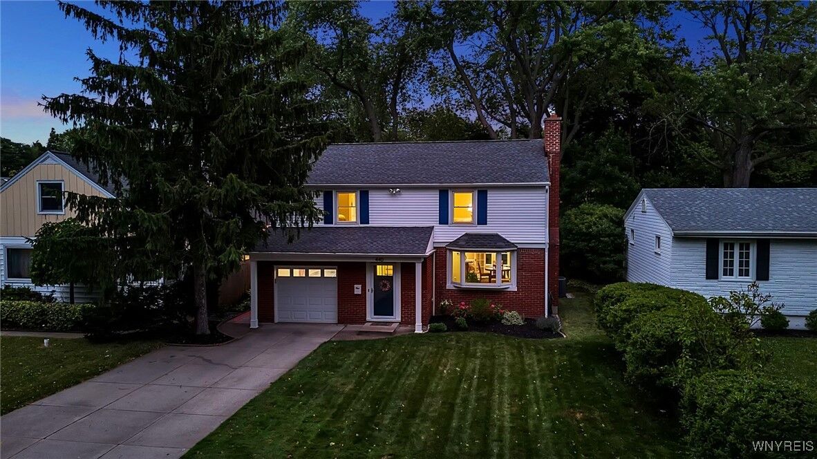 Property Photo:  440 Roycroft Boulevard  NY 14226 