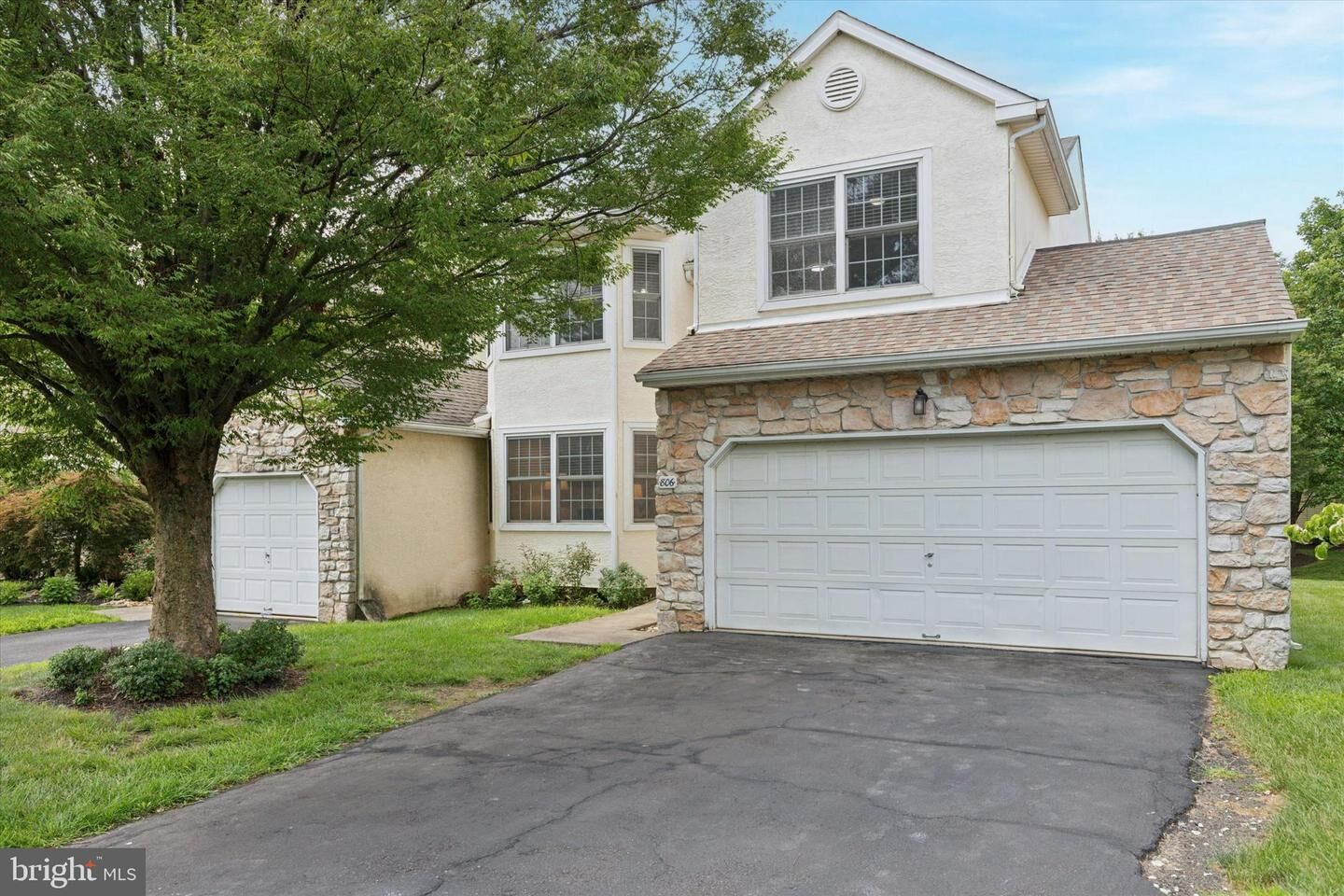Property Photo: 806 Poplar Court PA 19002