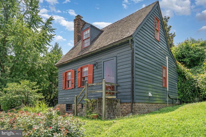 210 Sophia Street  Fredericksburg VA 22401 photo