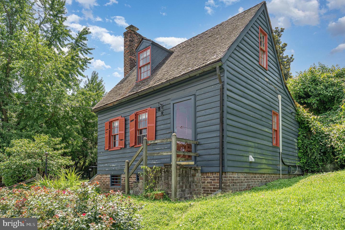 Property Photo: 210 Sophia Street VA 22401