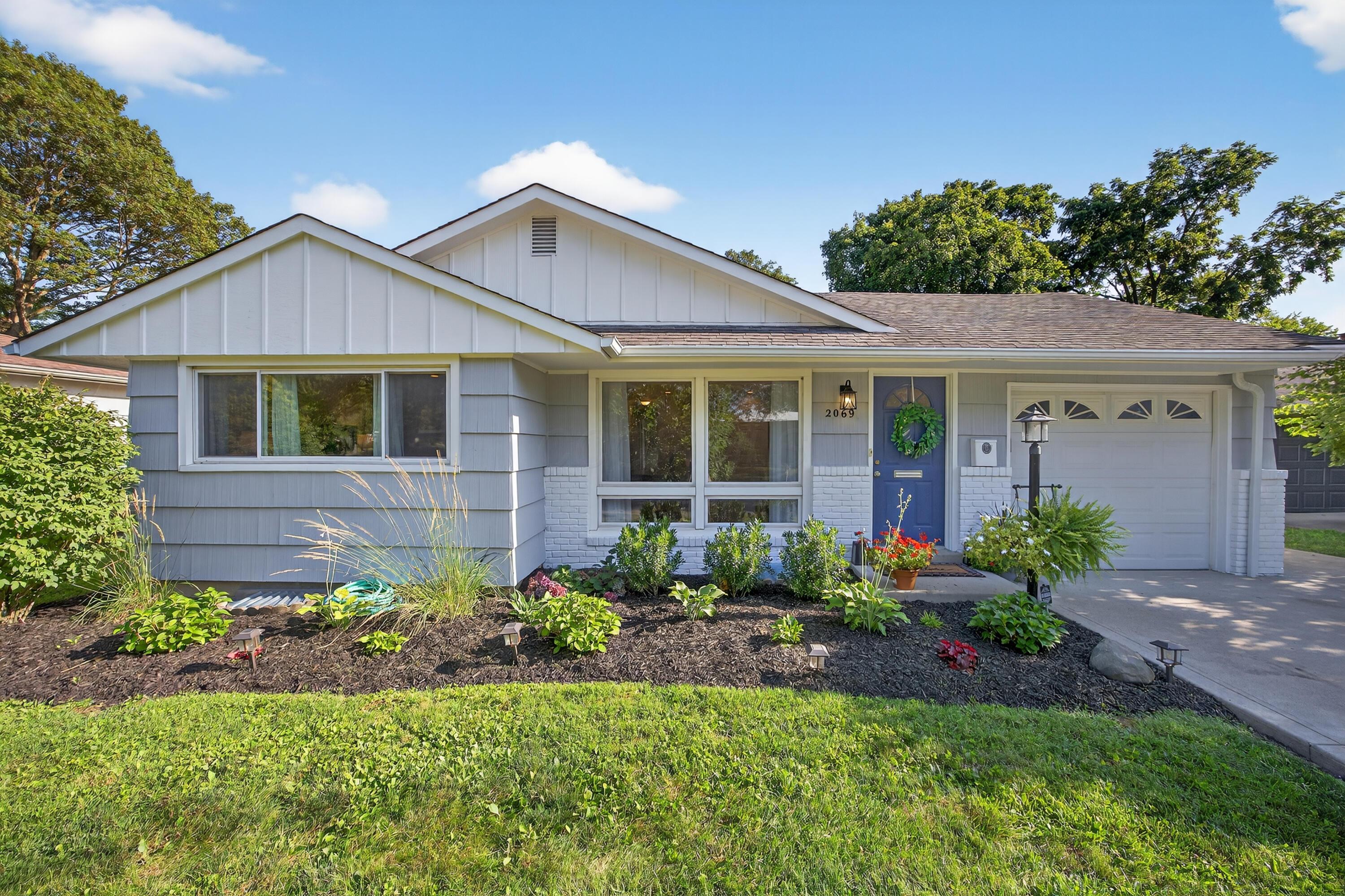 Property Photo:  2069 Ridgecliff Road  OH 43221 