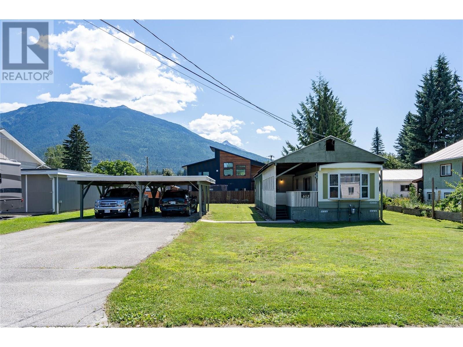 802 Center Street  Revelstoke BC V0E 2S0 photo
