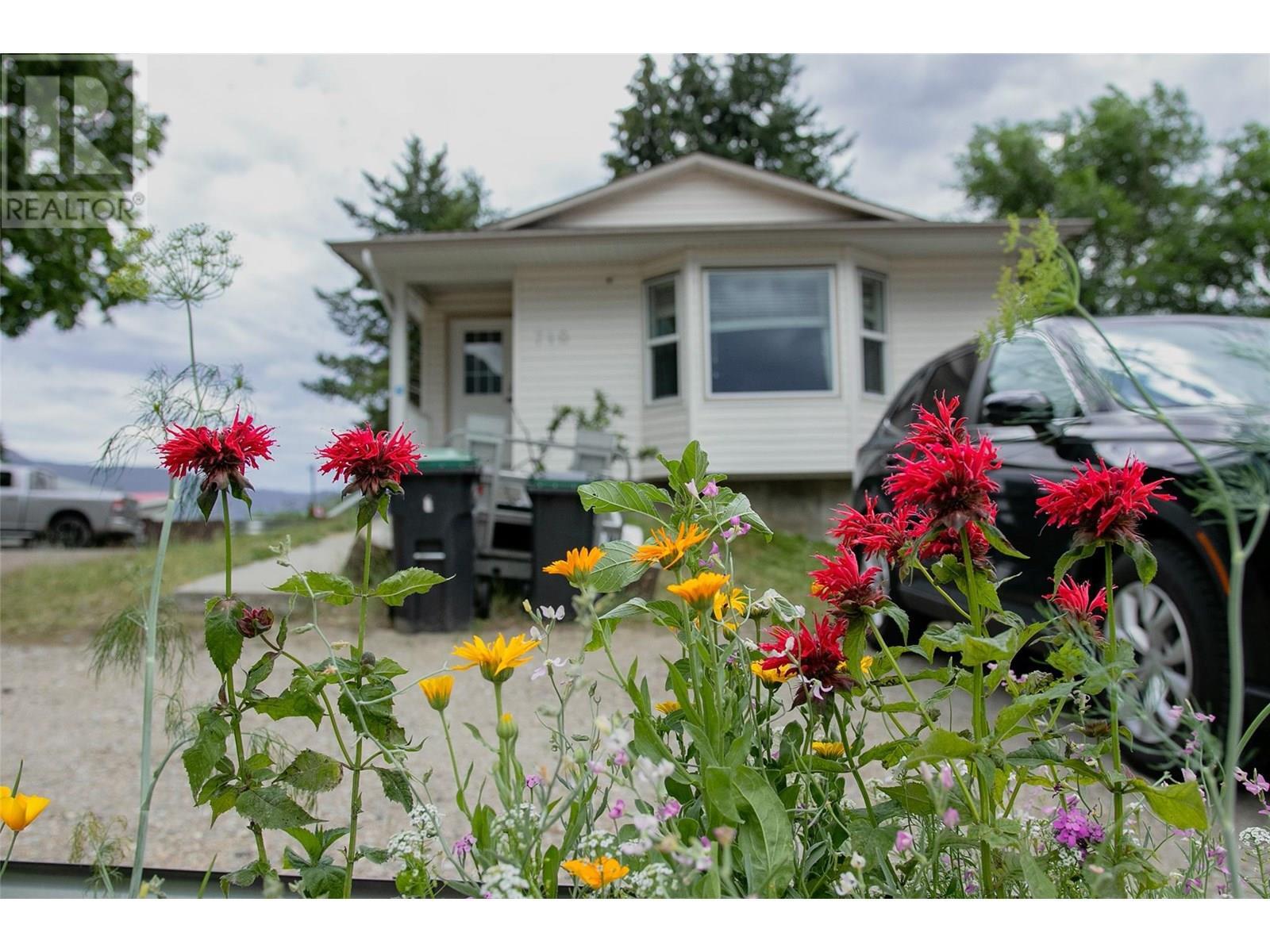 710 Ivy Street  Castlegar BC V1N 2G4 photo