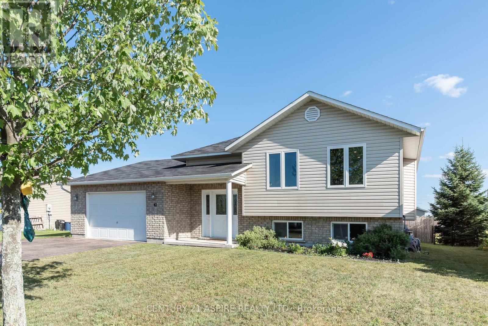 Property Photo:  42 Highland Park Drive  ON K8H 0A3 