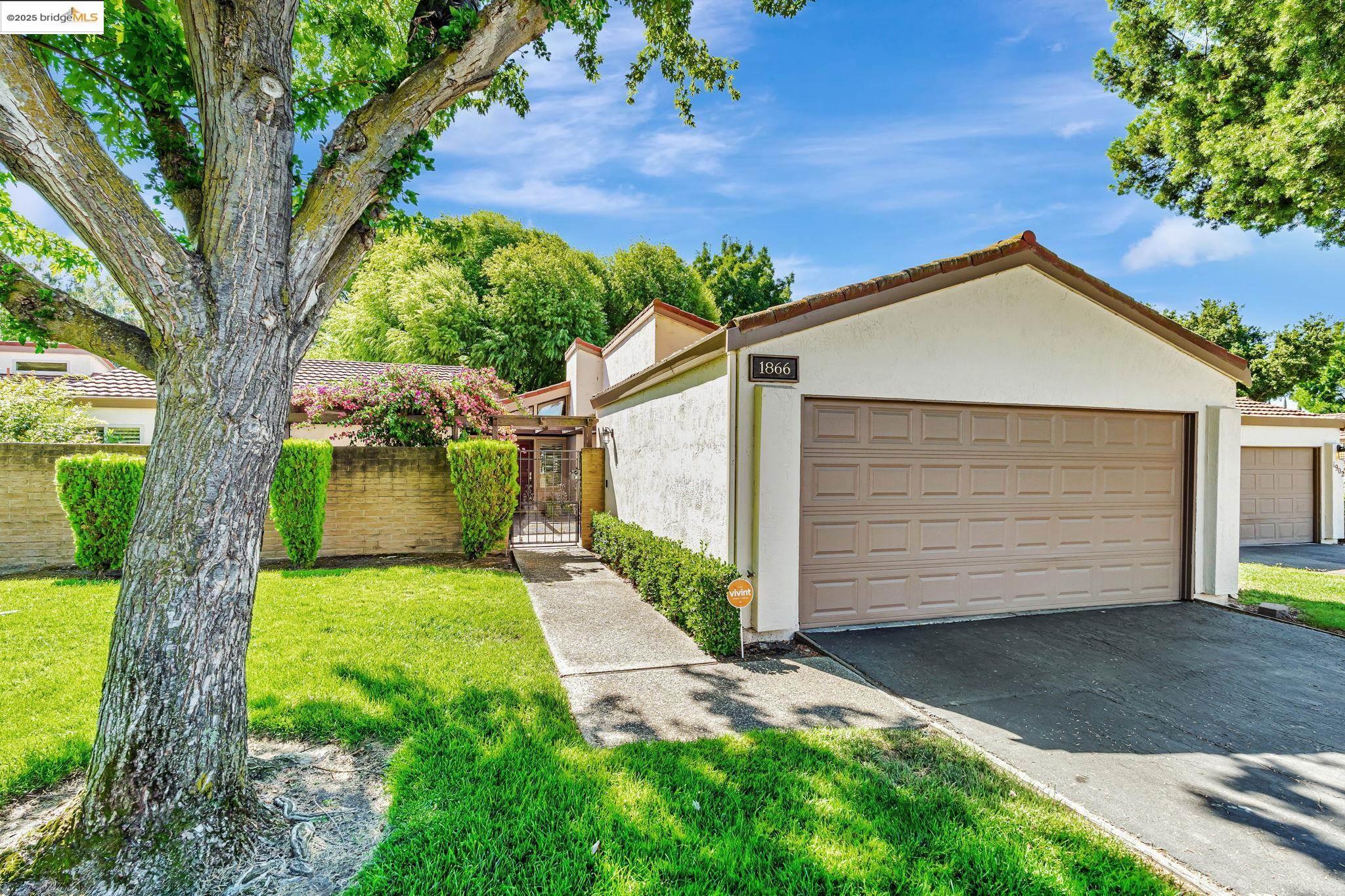 Property Photo: 1866 Venetian Dr CA 95207