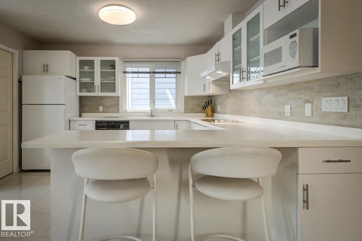 9437 144 Street NW  Edmonton AB T5R 0R8 photo