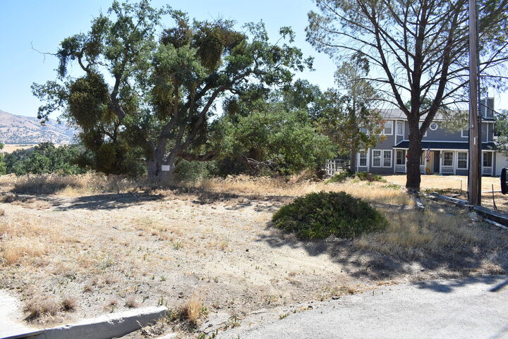 Property Photo: 22948 Rim Way CA 93561
