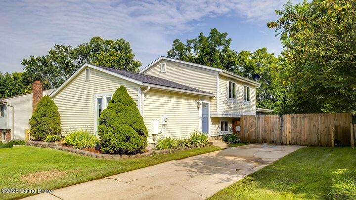 Property Photo: 7431 W Orchard Grass Blvd KY 40014