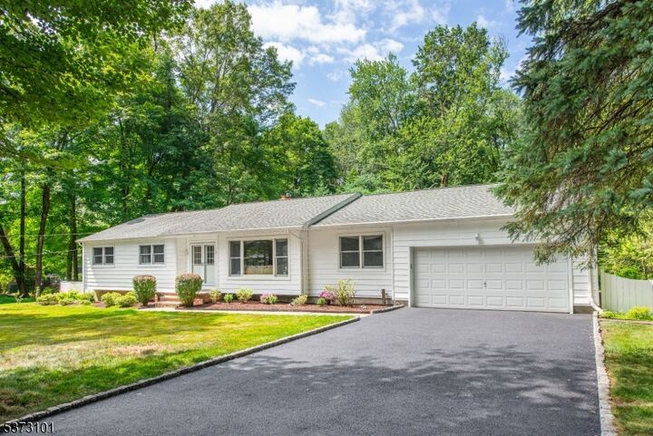 Property Photo: 10 Campo Rd NJ 07869