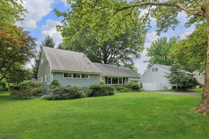 Property Photo:  240 Roger Ave  NJ 07090 