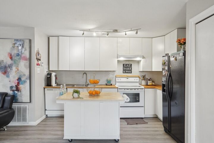 Property Photo: 2023 Gentryside Drive 108 TX 77077