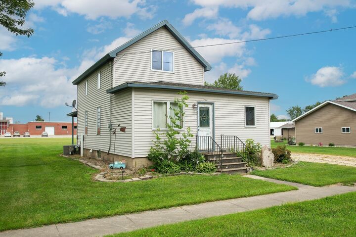 Property Photo: 908 S Main Street IA 50676