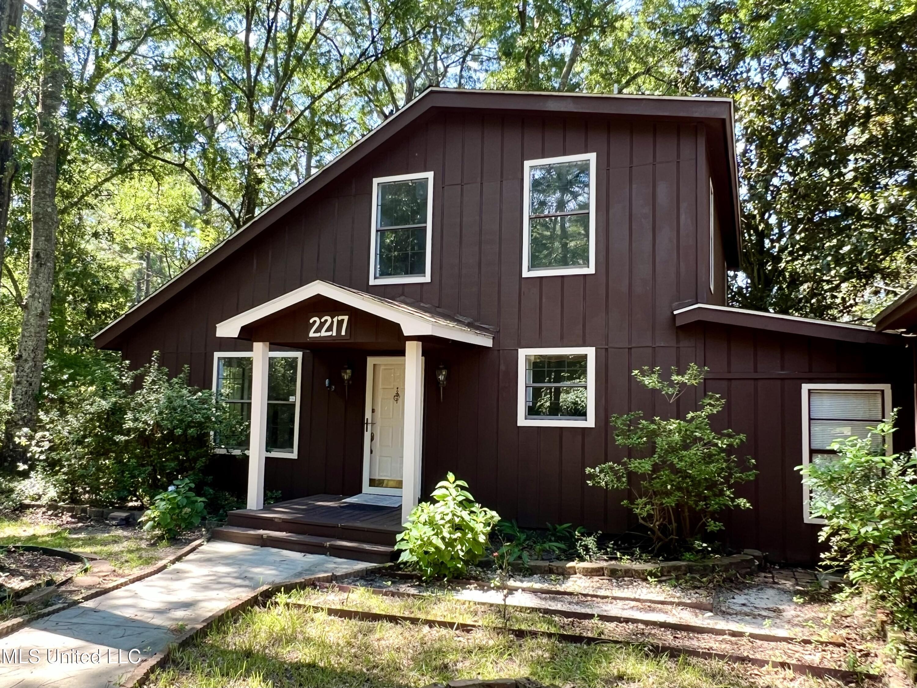 Property Photo: 2217 Bayou View Circle MS 39553