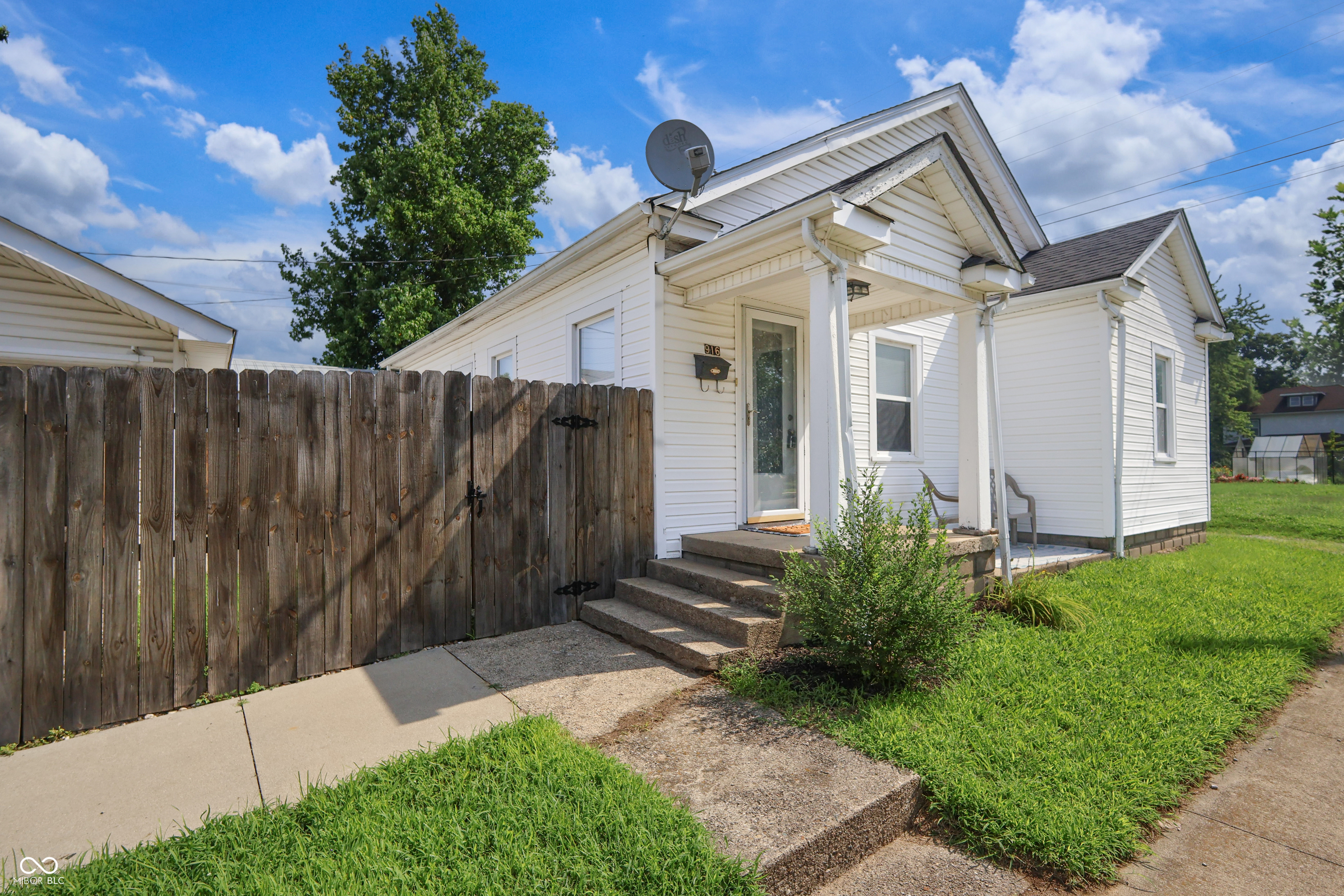 Property Photo:  916 11th Street  IN 47201 