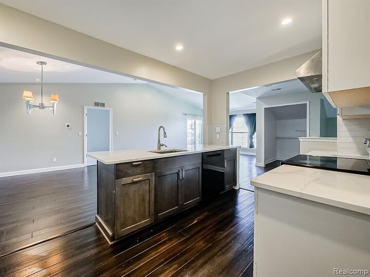 Property Photo:  1850 Flagstone Circle  MI 48307 6095