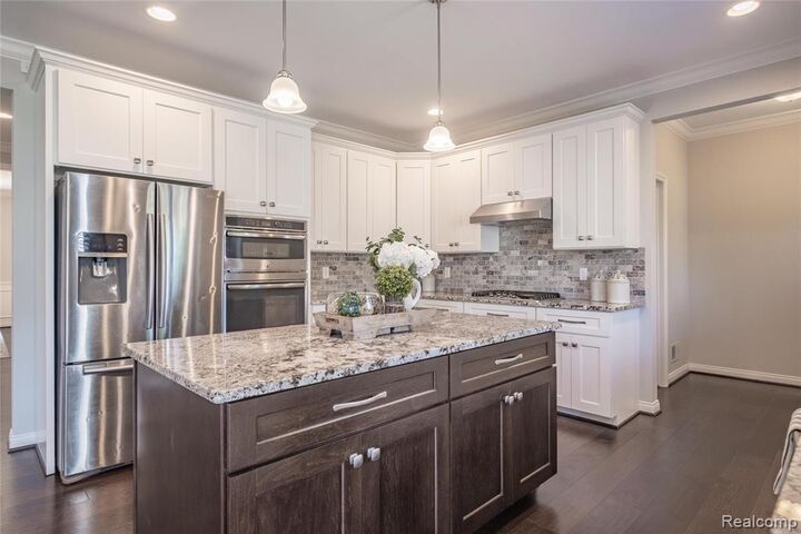 Property Photo: 55712 Glenbrooke Drive MI 48316 6316