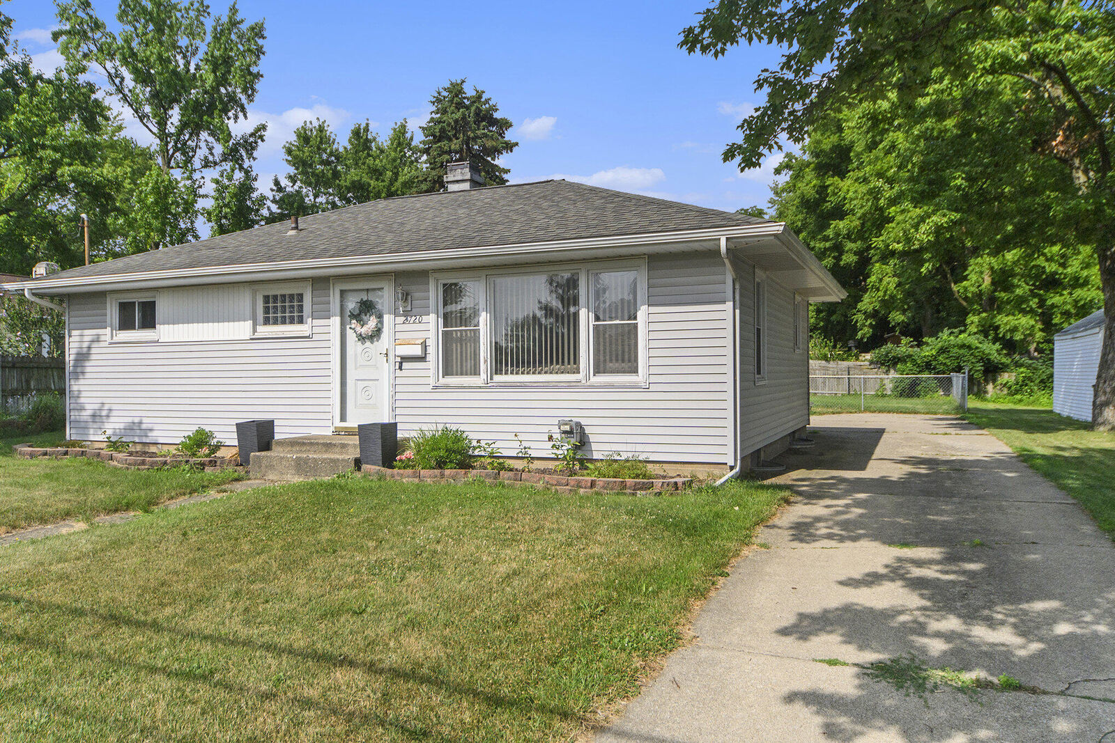 Property Photo: 2720 Emerald Drive MI 49001