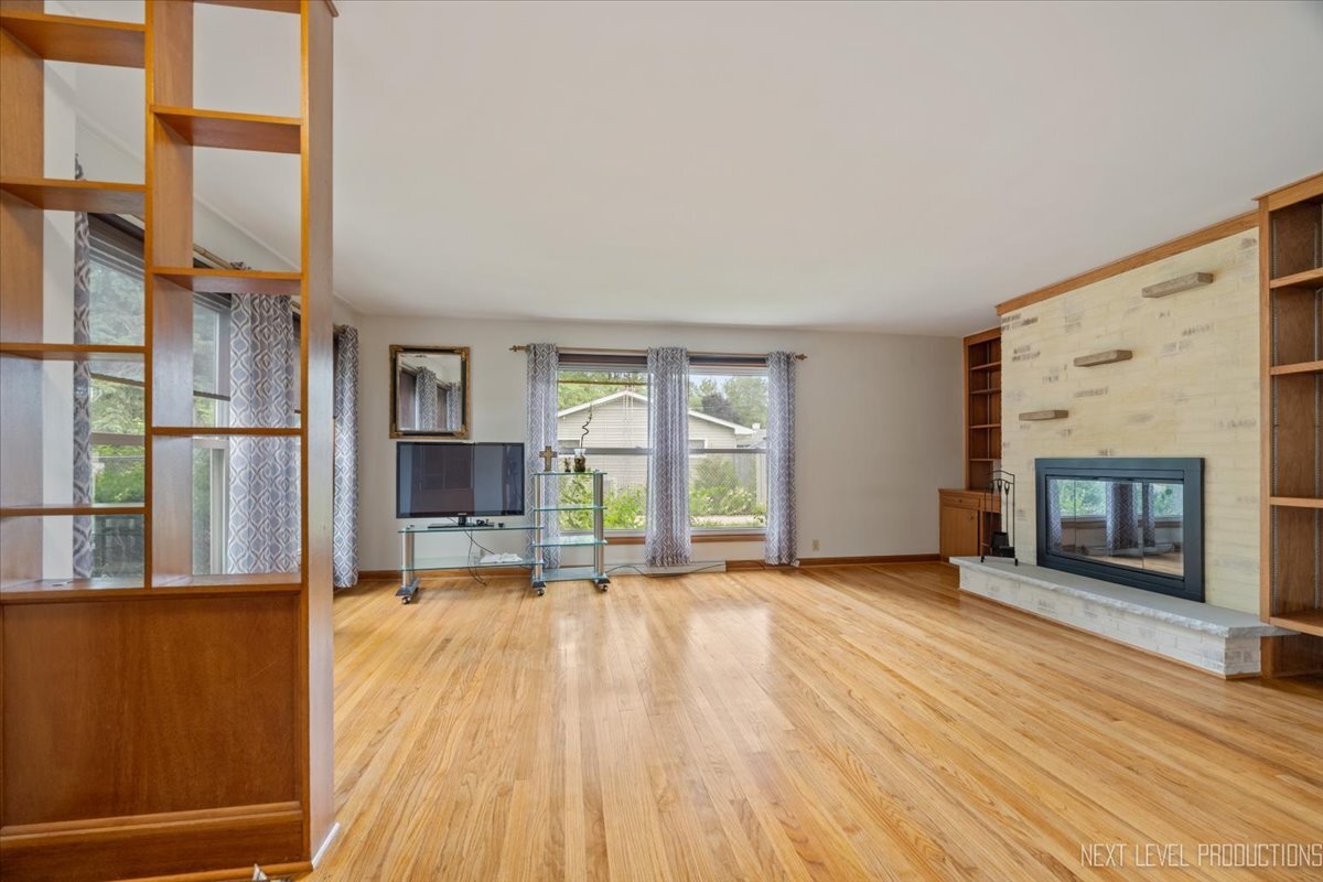 Property Photo: 521 Iroquois Drive IL 60506