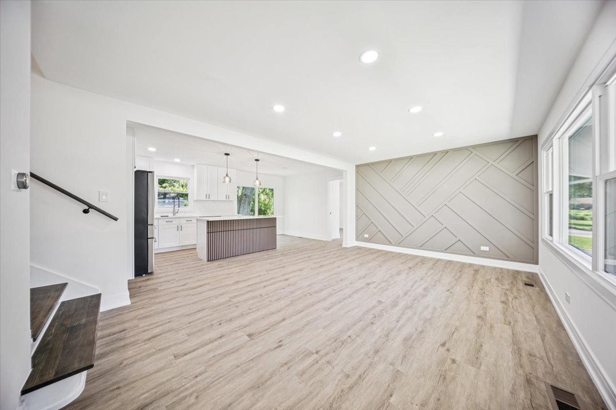 Property Photo:  22W633 Burr Oak Drive  IL 60137 