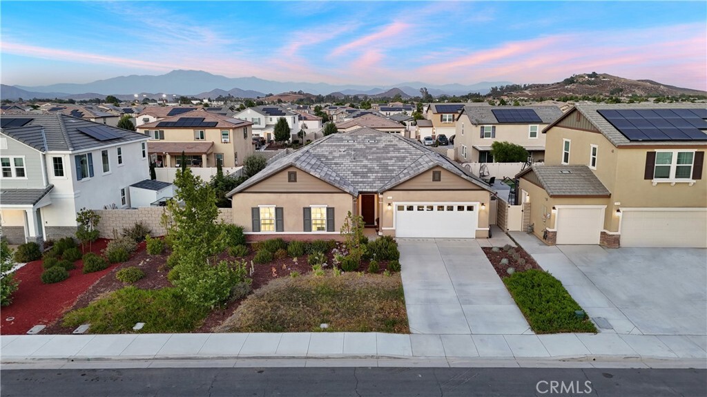 Property Photo:  26038 Redoak Street  CA 92584 