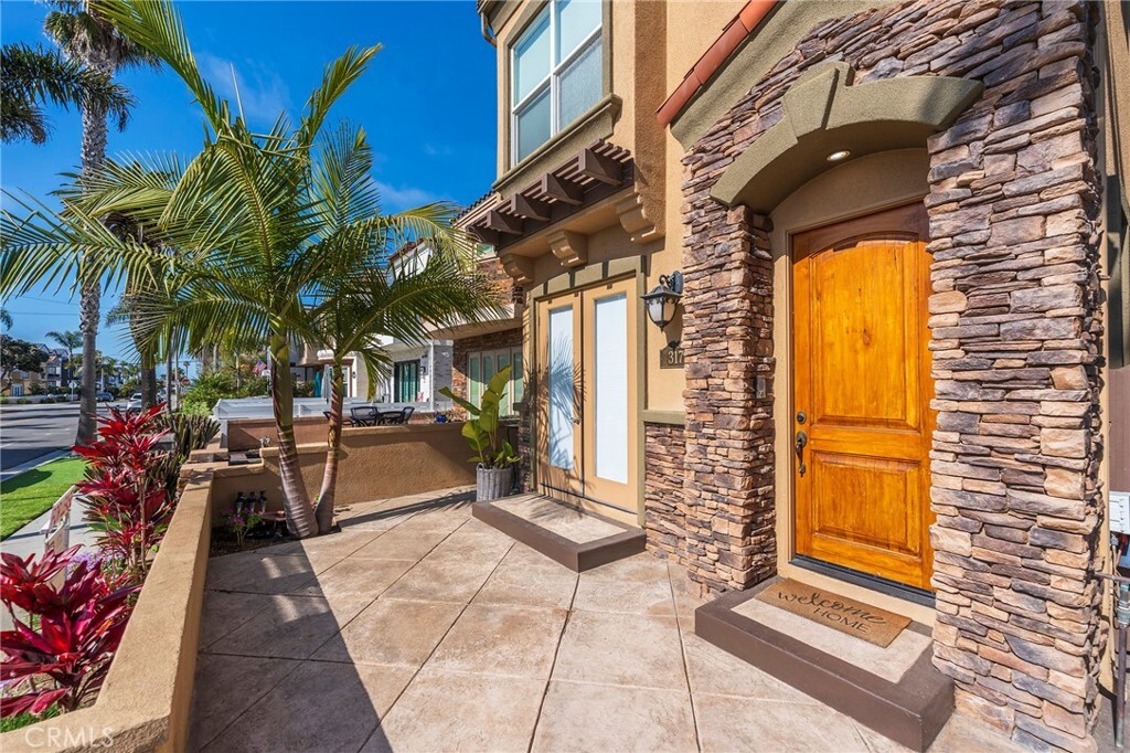 Property Photo: 317 2nd Street CA 92648